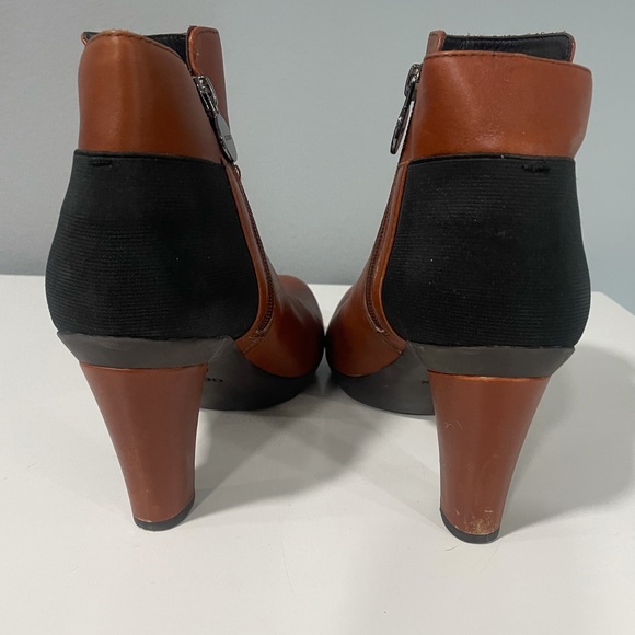 Women’s Geox Respira size 10 Italian patent zipper bootie - Picture 2 of 9